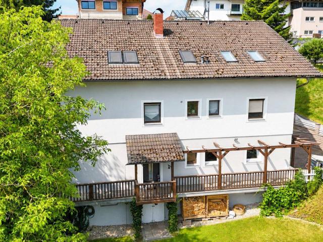 Familientraum in grüner Idylle