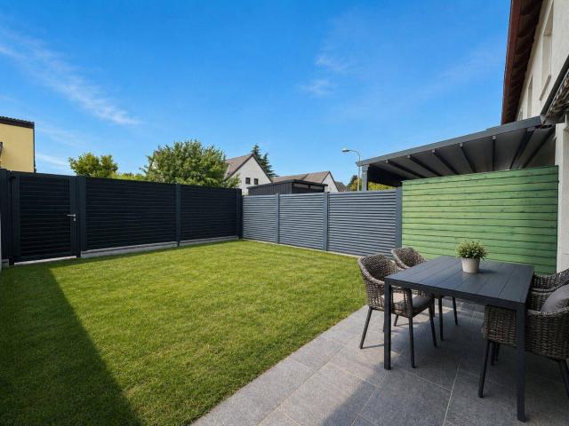 Familientrubel | 5 Schlafzimmer | Südwest Terrasse und eigener Garten | Spielplatz und Badeteich ums Eck | Tiefgaragenstellplatz