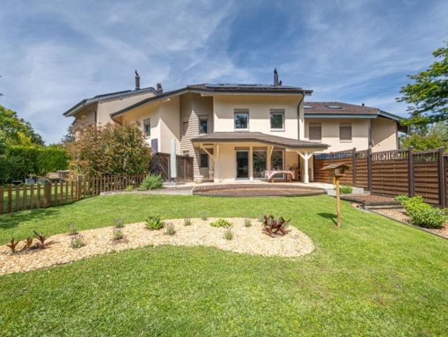 Familienvilla mit Garten