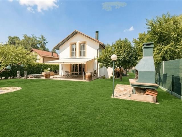 Familienvilla mit Garten in einem Wohngebiet von Vernier