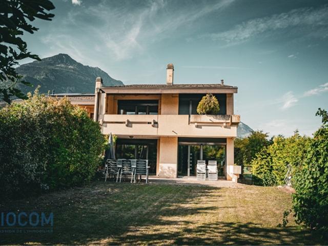 Familienvilla mit Garten nur einen Steinwurf von der Bahnstation Martigny entfernt