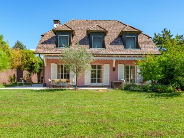 Familienvilla mit Garten und privatem Zugang zum See