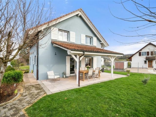 Familienvilla mit großem Garten in Domdidier