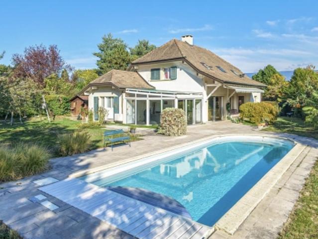 Familienvilla mit Pool