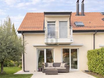 FAMILIENWOHNUMGEBUNG MIT GARTEN
