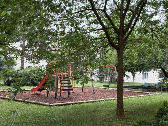 Familienwohnung 2 Schlafzimmer, Küche, Wanne und Dusche | Family Apartment Separate Kitchen, 2 BR, Bathtub and Shower | Сімейна квартира з окремою кухнею, 2 спальнями, ванною та душем