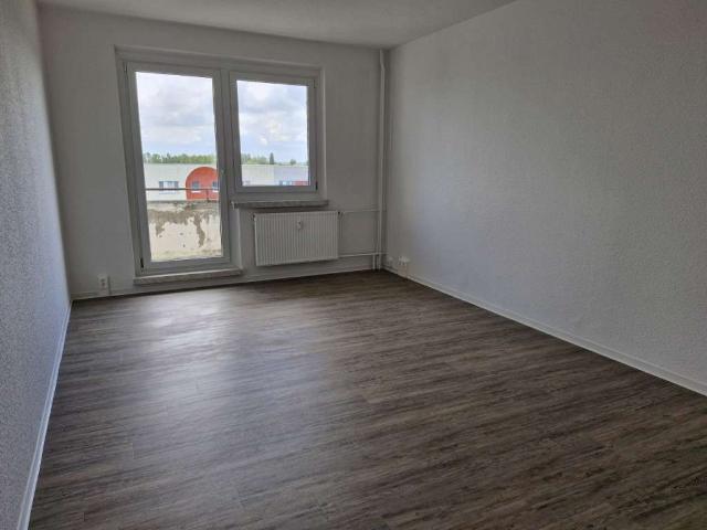 Familienwohnung 4 Zimmer Wohnung mit Balkon!