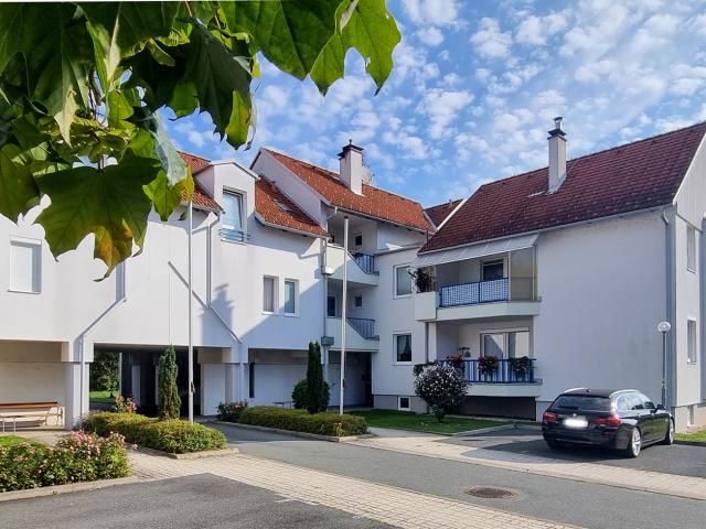 Familienwohnung im EG mit Loggia