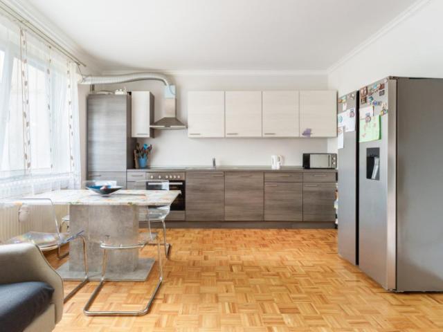 Familienwohnung in der Stadt – 4 Zimmer mit Balkon