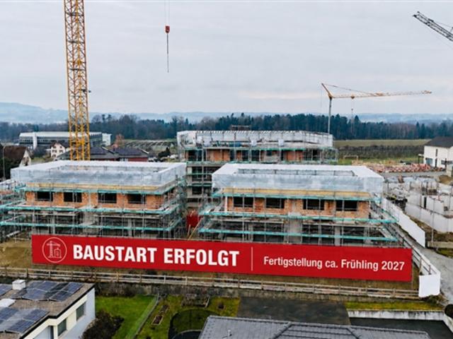 Familienwohnen mit Aussicht grosszügiges 5.5 Zi. Doppel Einfamilienhaus