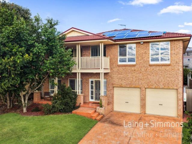 Family 5 Bedroom home + 3 Living Areas