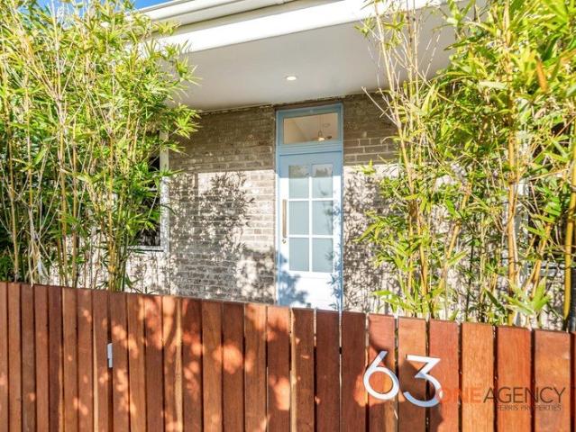 Family Cottage In Premier Locale!