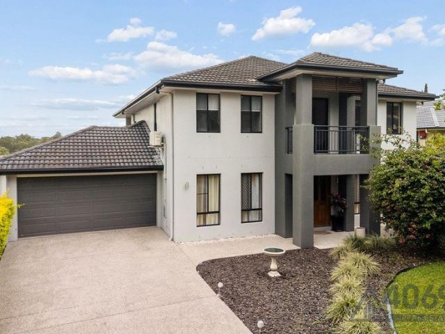 Family comfort and spacious living in a peaceful Moggill cul de sac