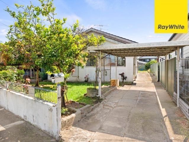 FAMILY COMFORT & CONVENIENCE IN THE HEART OF LIDCOMBE