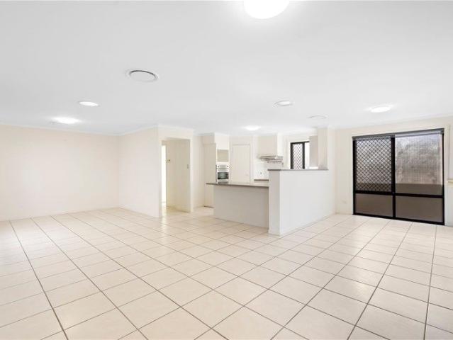 Family Comfort & Convenience in Prime Everton Park Location
