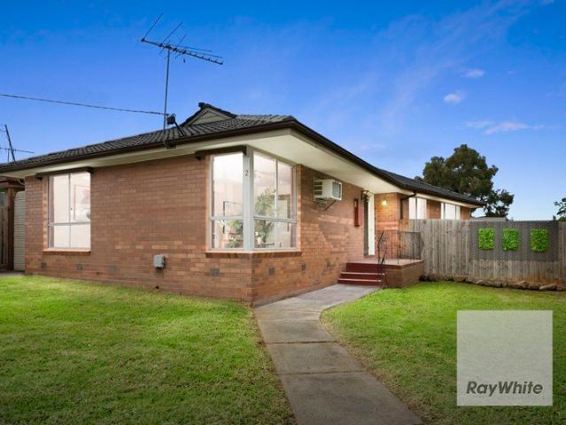 Family Comfort, Future Potential in Prime Location!