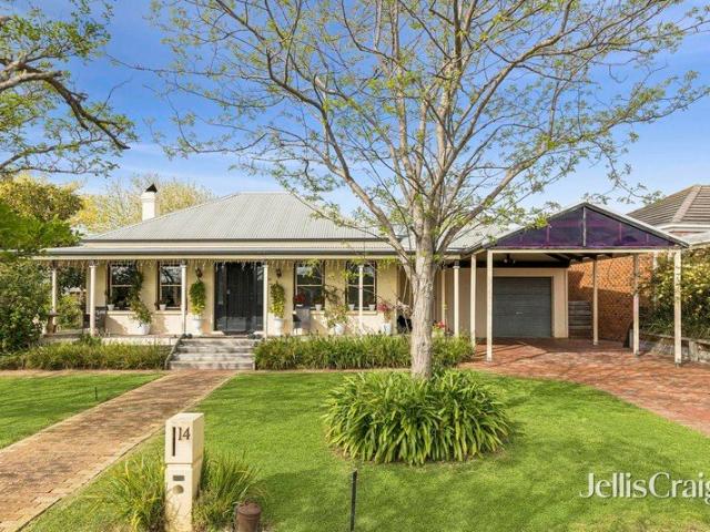 Family comfort, garden charm & an exceptional Highton location