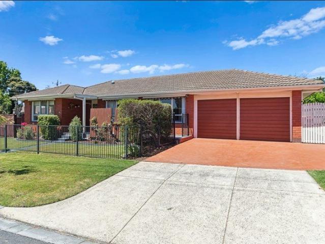 Family Comfort in the FHZ with the Convenience of Two Toilets and 4 Car Spaces