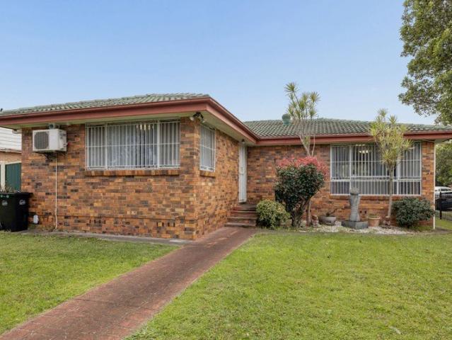 Family Comfort in a Convenient St Johns Park Location