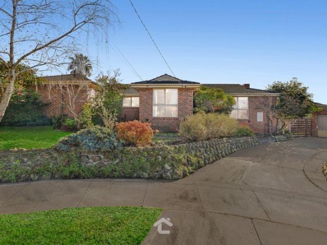 Family Comfort in a Coveted Court Location