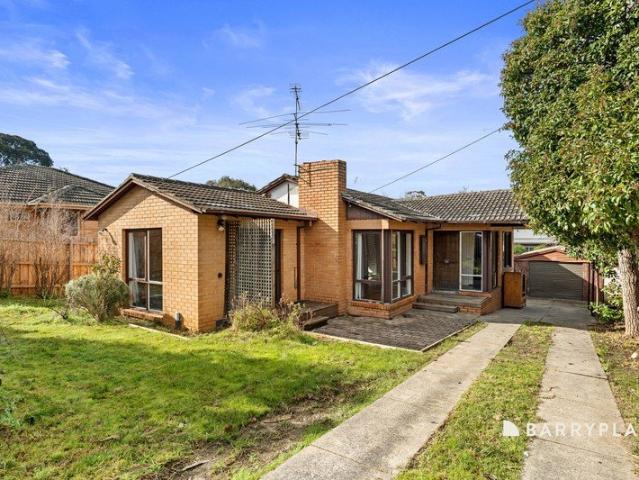 Family Comfort in a Prime Macleod Location!