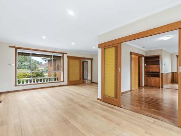 Family Comfort in a Quiet & Connected Altona Pocket