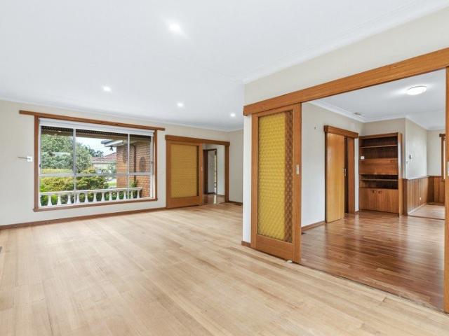 Family Comfort in a Quiet & Connected Altona Pocket