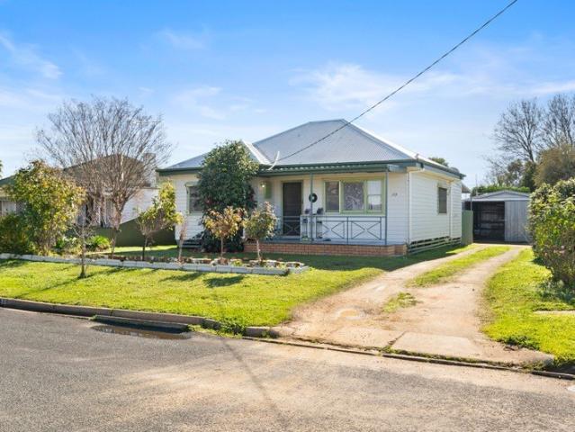 Family Comfort in a Quiet West End Location