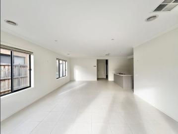 Family Comfort in a Sought After Leopold Location