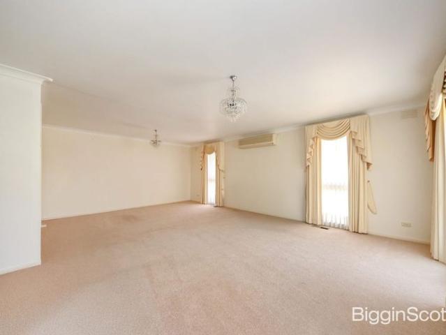 Family Comfort in Glen Waverley with Bungalow