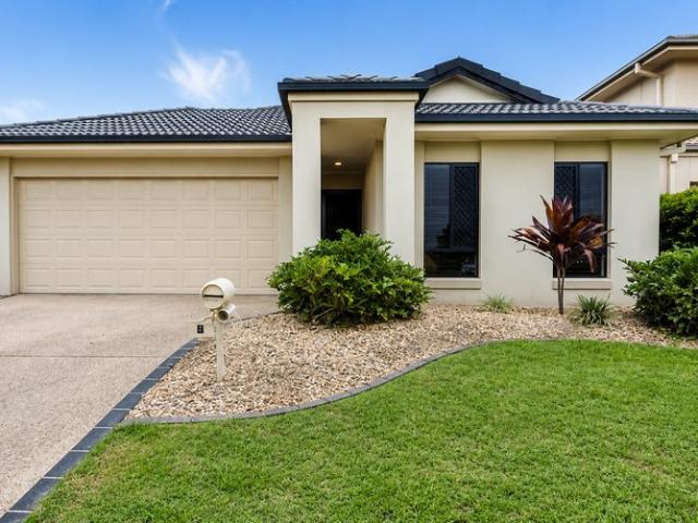 Family Comfort Meets Everyday Convenience in the Heart of North Lakes!