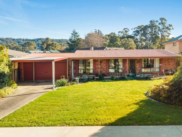 Family Comfort, Modern Updates & a Lifestyle You'll Love