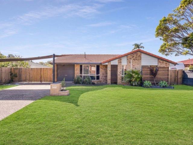 FAMILY COMFORT, POOL & MULTIPLE LIVING SPACES IN A GREAT VICTORIA POINT LOCATION