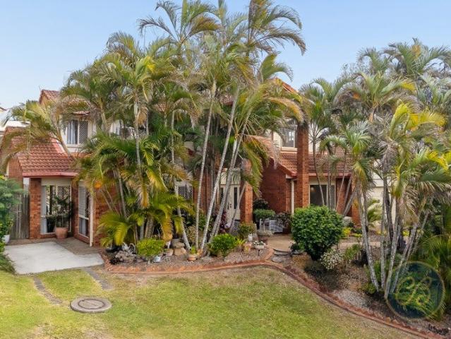 Family Comfort & Quiet Elevated Cul de Sac Living