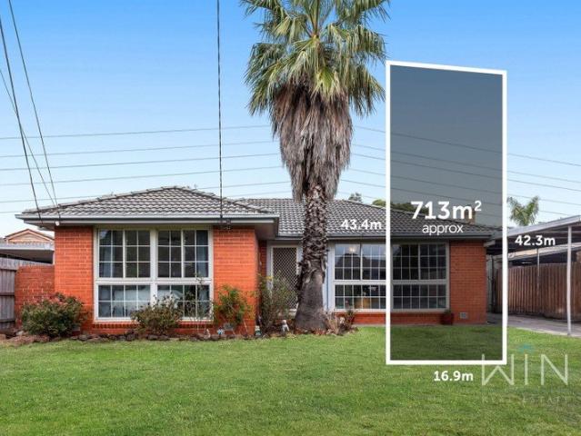 FAMILY COMFORT, RENOVATED STYLE AND ROOM TO GROW ON 713M²