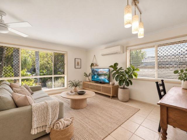 Family Charm on a Quiet Pacific Paradise Street