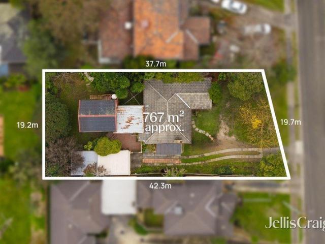 Family Classic With Vast Frontage in MWSC Zone