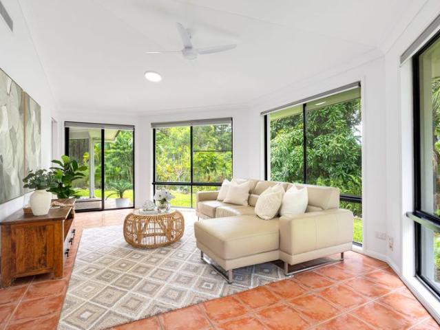 Family Acreage Lifestyle Close to Everything Lawn maintenance included