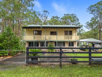 Family Acreage Living in a Prime Londonderry Location