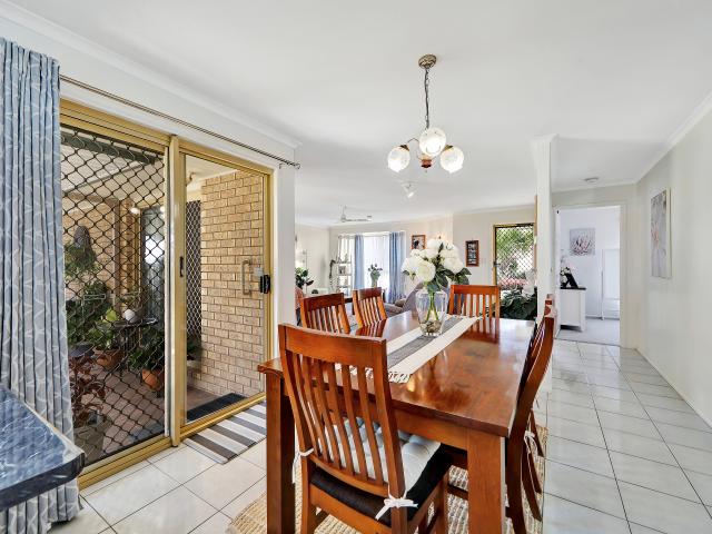 Family brick home in friendly avoca!