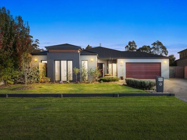 Family Grandeur with a Rare Private Court Setting