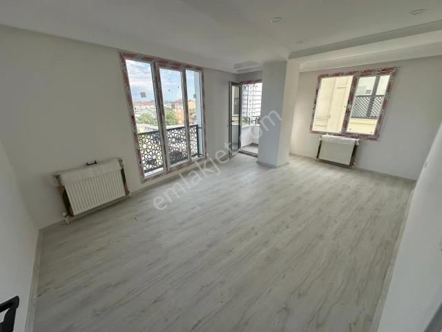 Family' Den Mahmutbey Caddesinde 2+1 82² M Kiralık Sıfır Daire