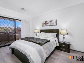Family Duplex with Spacious Living & Sunny North Facing Yard