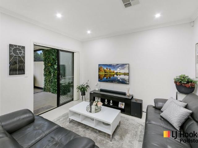 Family Duplex with Spacious Living & Sunny North Facing Yard