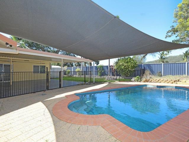 Family Entertainer Fifth bedroom or Rumpus Full AC Solar Huge Patio Pool