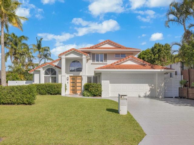 LARGE FAMILY HOME ON A FLAT BLOCK