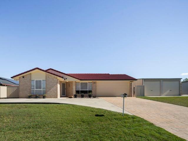 Family Entertainer on a Generous 1,132m2 Block with Pool, Shed & Multiple Living Areas