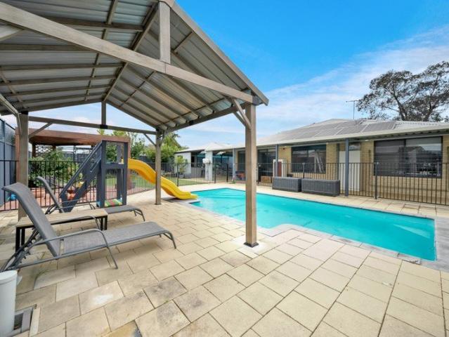 FAMILY ENTERTAINER WITH A POOL, OUTDOOR BAR & ROOM TO ENJOY