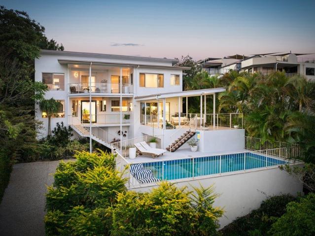 Family entertainer with commanding views
