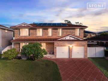 Family entertainer with expansive living & in ground pool